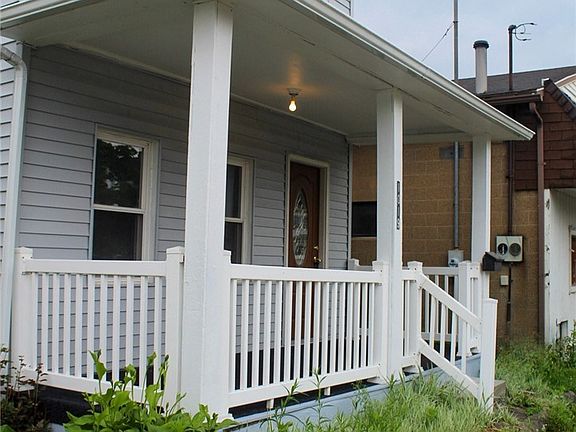 2nd image of 1019 Commerce St