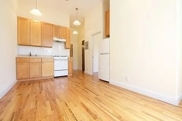 Rented by SBJ Brokerage, LLC | media 15