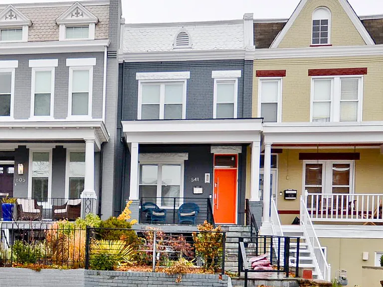 541 Quincy St NW #A — Photo 1