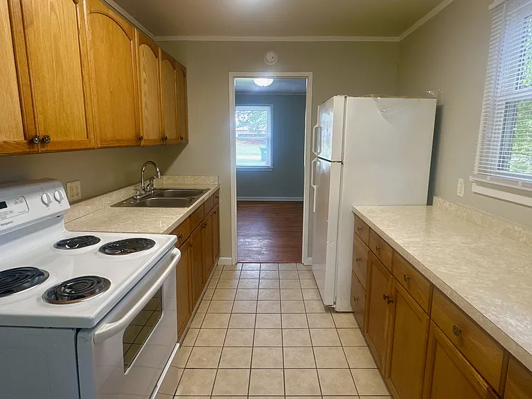 2408 Giddens Dr — Photo 8