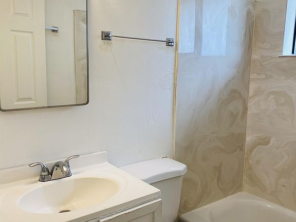 5th image of 1634 N Beverly Ave