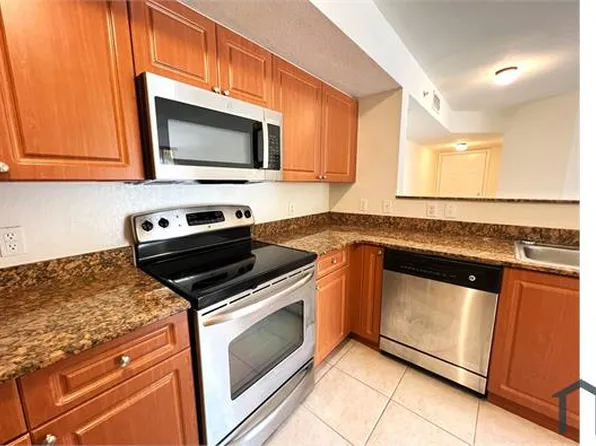 13820 NE 3rd Ct APT 207, North Miami, FL 33161