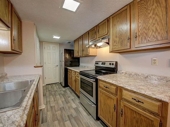 4th image of 1655 Green Leaf Ct
