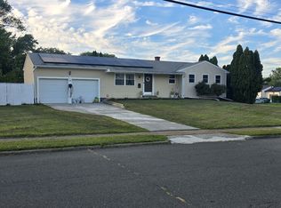 28 Marquis Rd, Ewing, NJ 08638