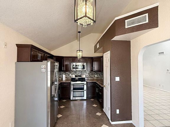 4th image of 1884 Lyman Dutton Cir