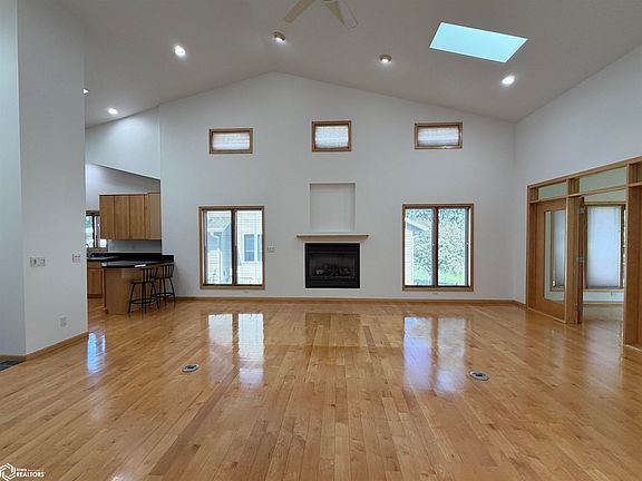 5th image of 1102 S 12th Ave W