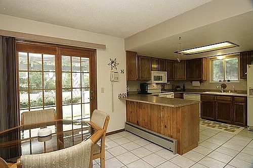 Lovely, eat-in Kitchen w/French Doors to the Patio!