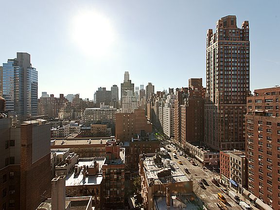 4th image of 201 E 77th Street 17e #17E