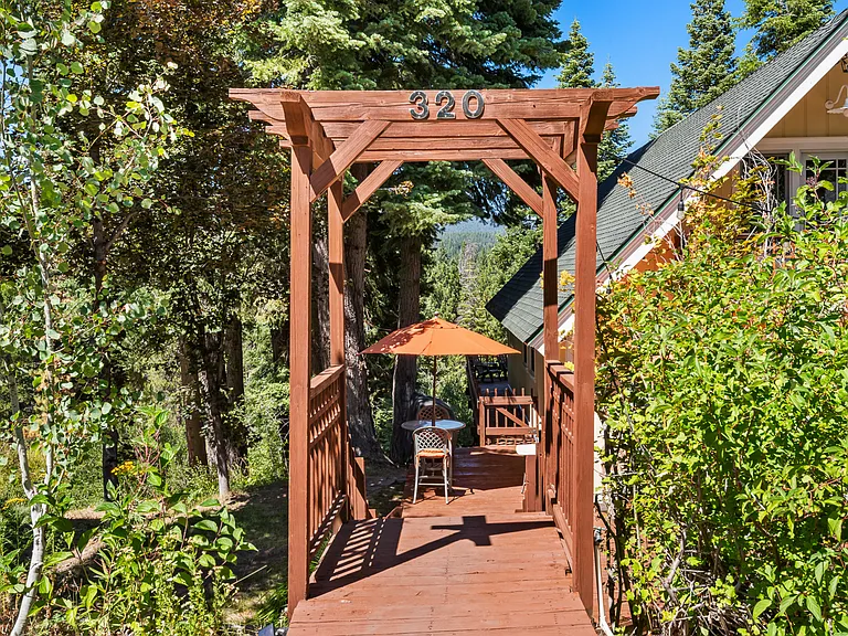 320 Kimberly Dr — Photo 3