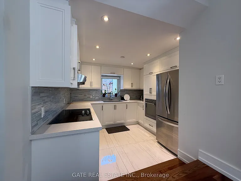 88 Lawrence Ave — Photo 12