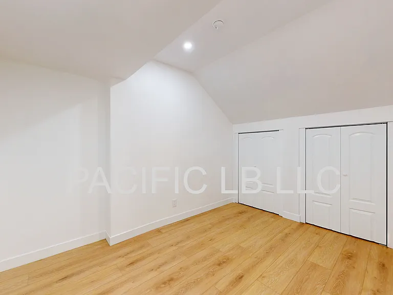 Pacific Ave — Photo 15
