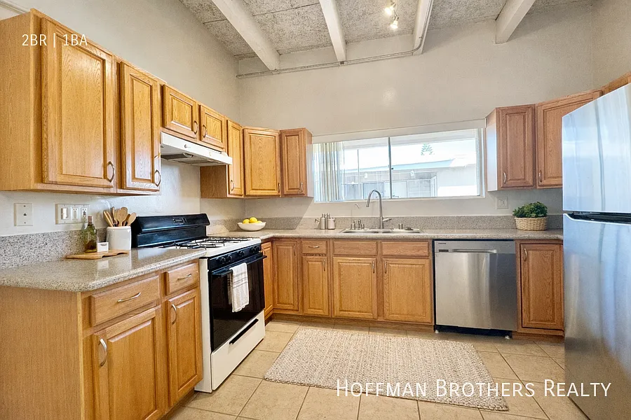 Beautiful & Spacious 2-Bedroom W/ Parking! — Photo 2