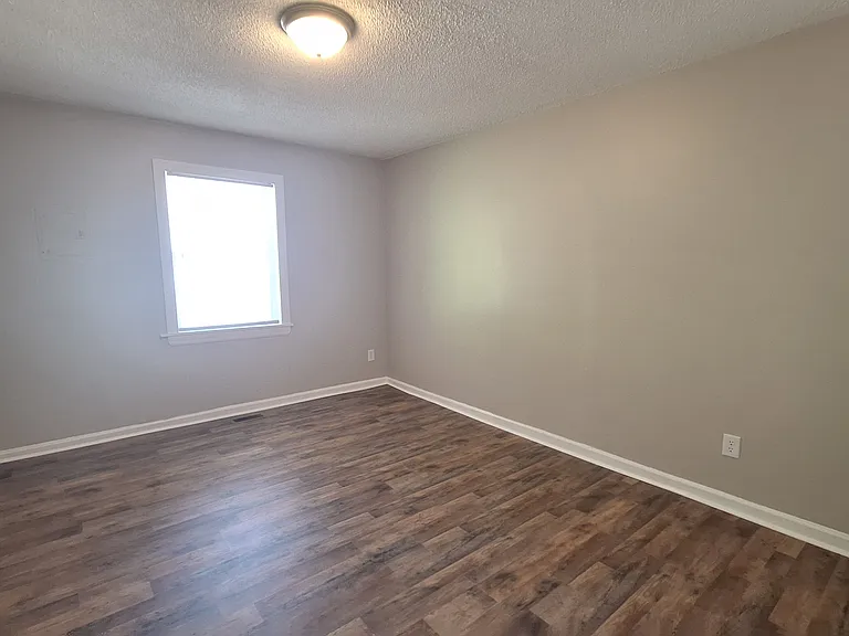 615 Martin St — Photo 13