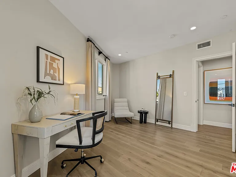 1825 Pandora Ave #Penthouse 402 — Photo 29