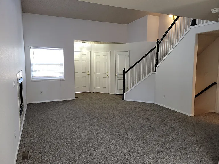 5561 Prairie Schooner Dr — Photo 2
