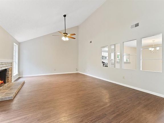 2nd image of 12215 Oldenburg Ln