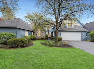 19 Haskell Dr, Bratenahl, OH 44108