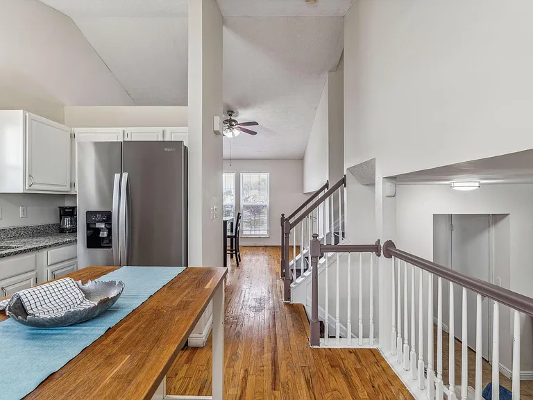 3270 Gurtis Dr — Photo 21
