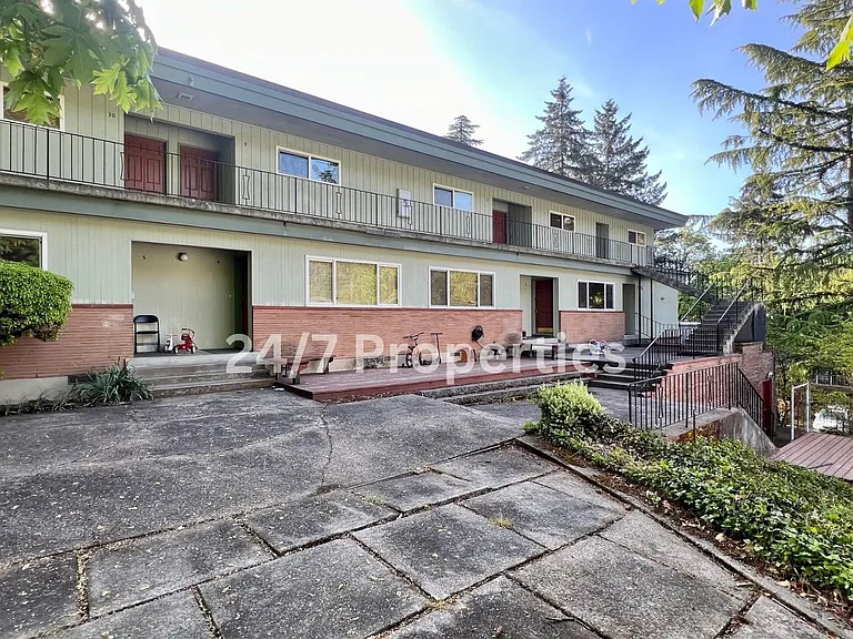 1111 SW Gaines St #6 — Photo 1