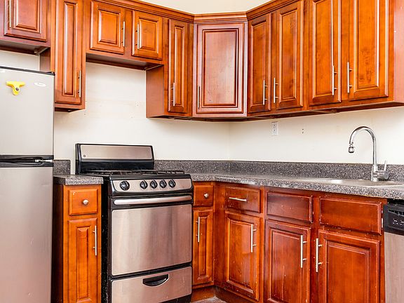 3rd image of 64 Troutman St APT 1R