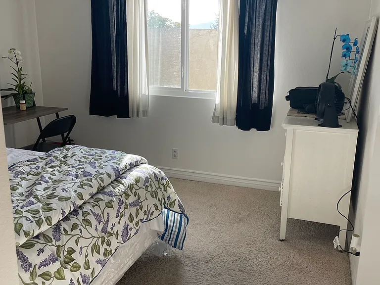 1444 Thornhill Ave — Photo 9