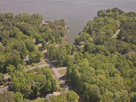 5th image of 151 Parkway Dr