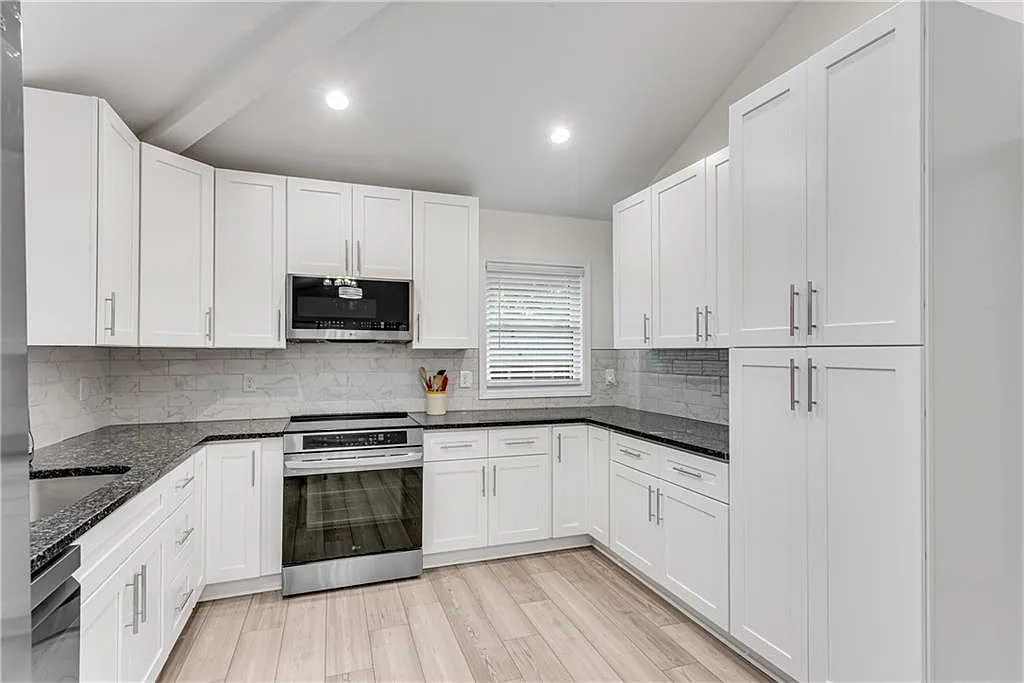 2 bed, 2.0 bath, 1405 sqft, $2,400 — Photo 1