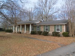 303 Twelve Oaks Rd E, Tullahoma, TN 37388