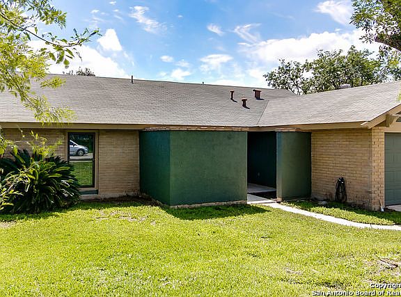 3rd image of 7426 Hidden Oak Trl