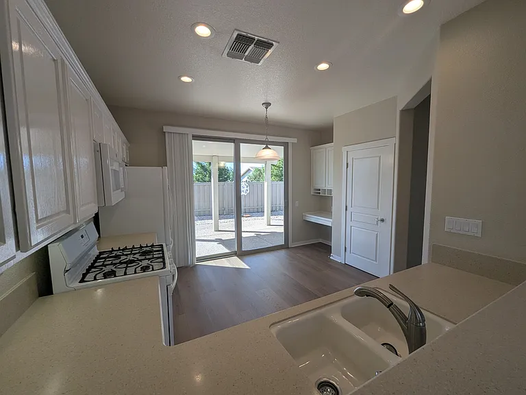 2895 Blue Heron Loop — Photo 7