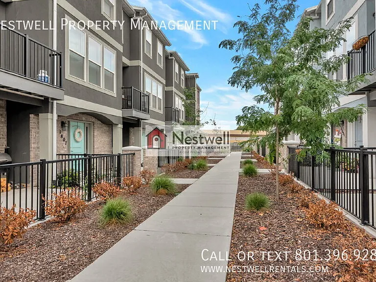 1811 W Torlundy Dr — Photo 2