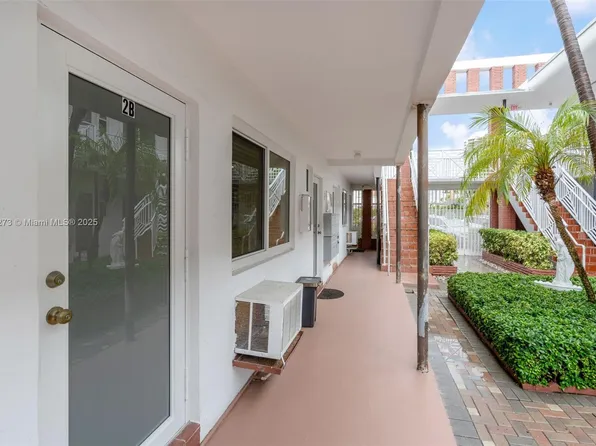 7424 Byron Ave APT 2B, Miami Beach, FL 33141