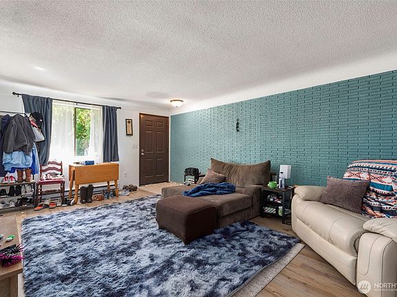 4th image of 2326 Bigelow Street NE