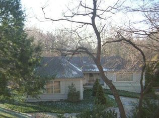 107 Woodridge Dr, New Canaan, CT 06840