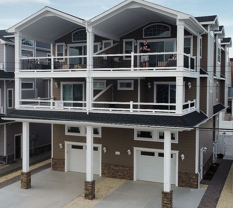1st image of 215 38th St