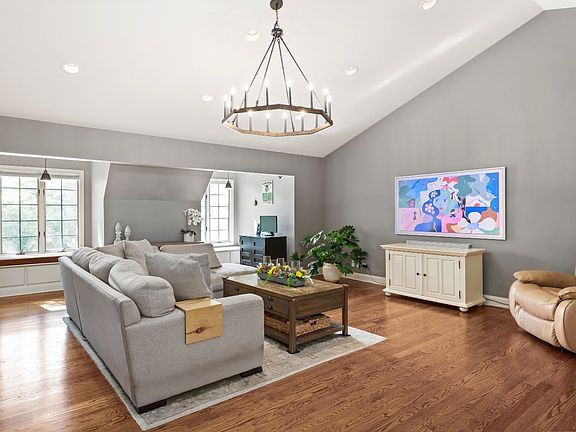 3rd image of 1009 Torrey Pines Ct #1009