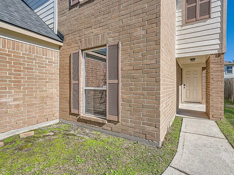 11010 Walkup Way — Photo 2