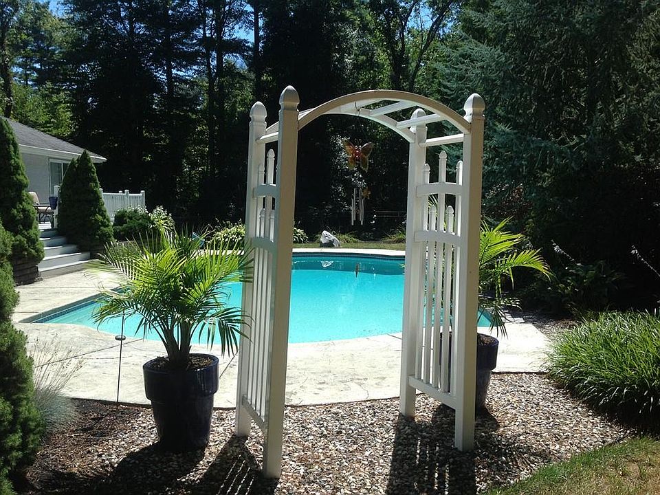2nd image of 39 Leonard Ln