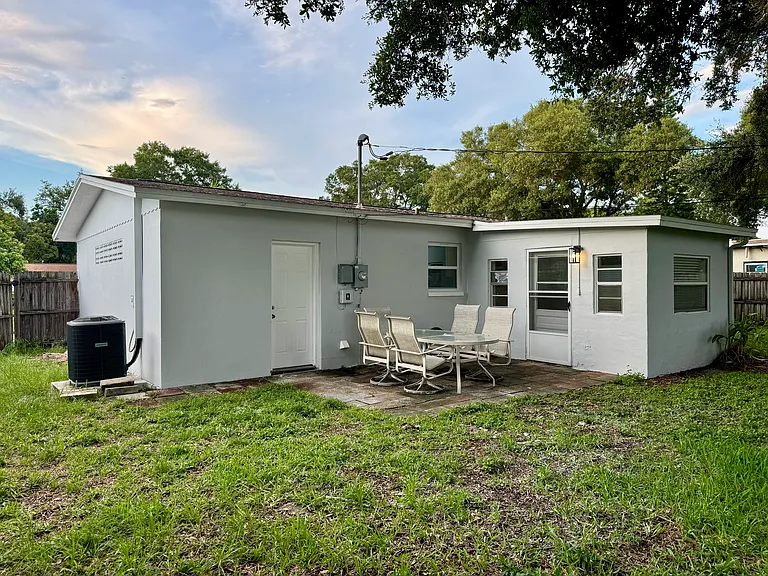 2934 Webley Dr — Photo 7