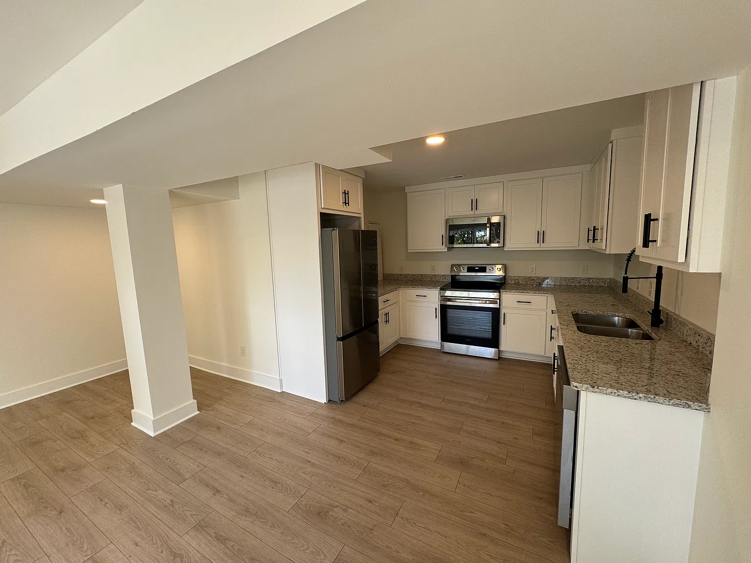 2 bed, 1186 sqft, $1,745 — Photo 4
