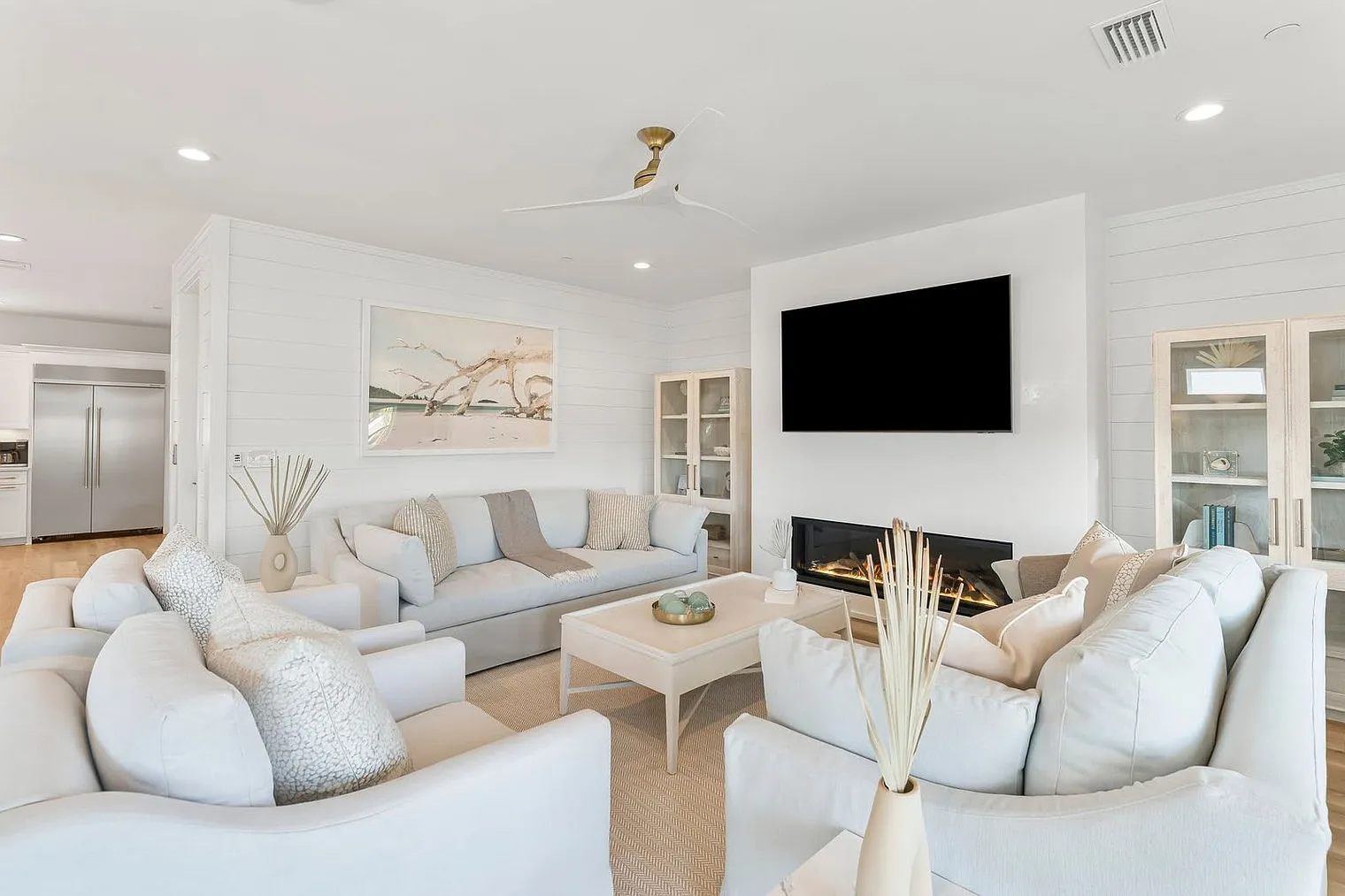 6 bed, 7.0 bath, 4499 sqft, $33,630 — Photo 3