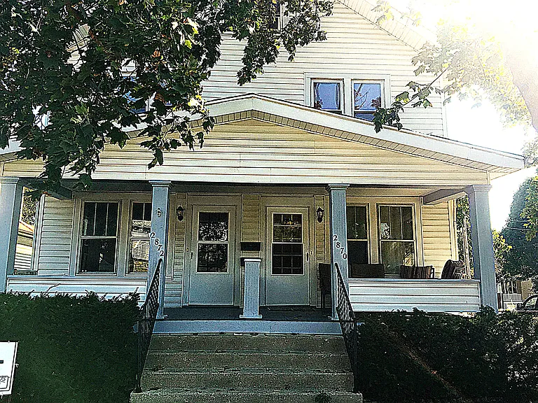 2870-2872 Indianola Ave — Photo 2