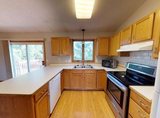 1404 19th St SE, Mandan, ND 58554