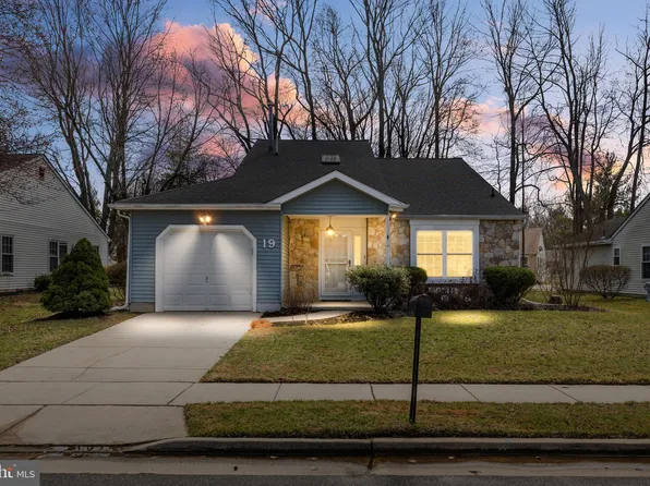 19 Kelly Dr, Deptford, NJ 08096