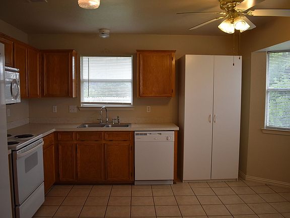5th image of 837 Lakeview Dr