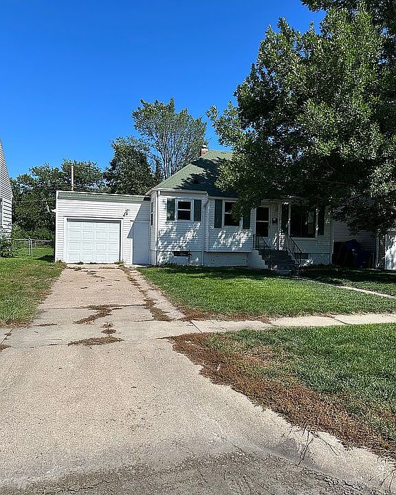 2136 Clarkson