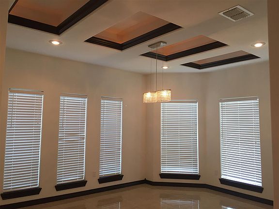 5th image of 104 Queen Palm Dr