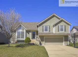 18374 W 157th Pl, Olathe, KS 66062