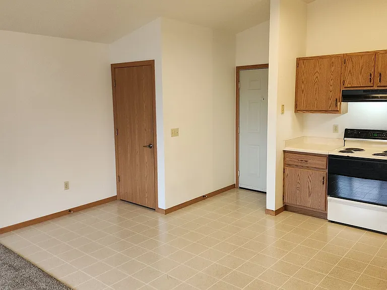 385 Main St — Photo 2