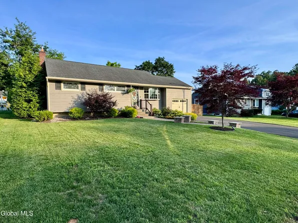 34 Venus Drive, Loudonville, NY 12211